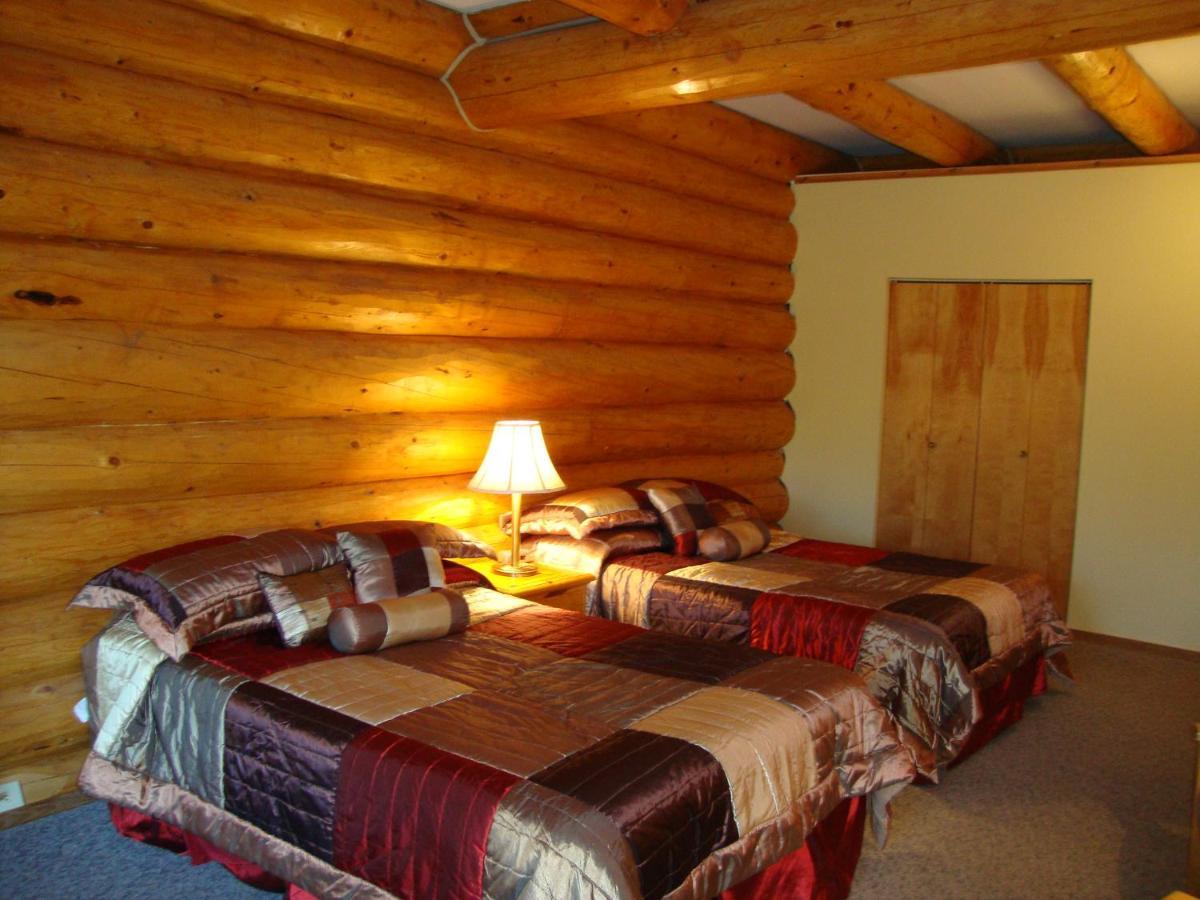 Helmcken Falls Lodge Cabin Rooms And Rv Park Клируотер Экстерьер фото