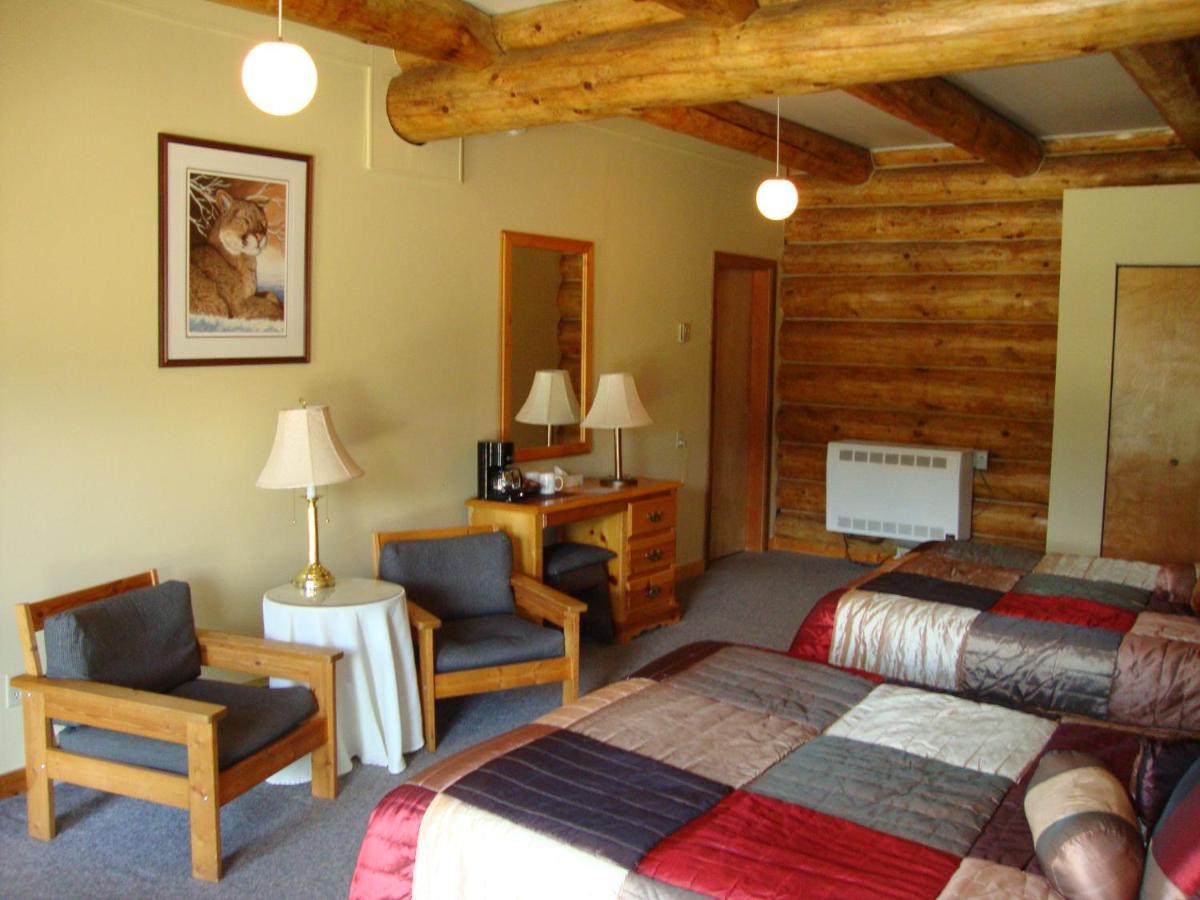 Helmcken Falls Lodge Cabin Rooms And Rv Park Клируотер Экстерьер фото