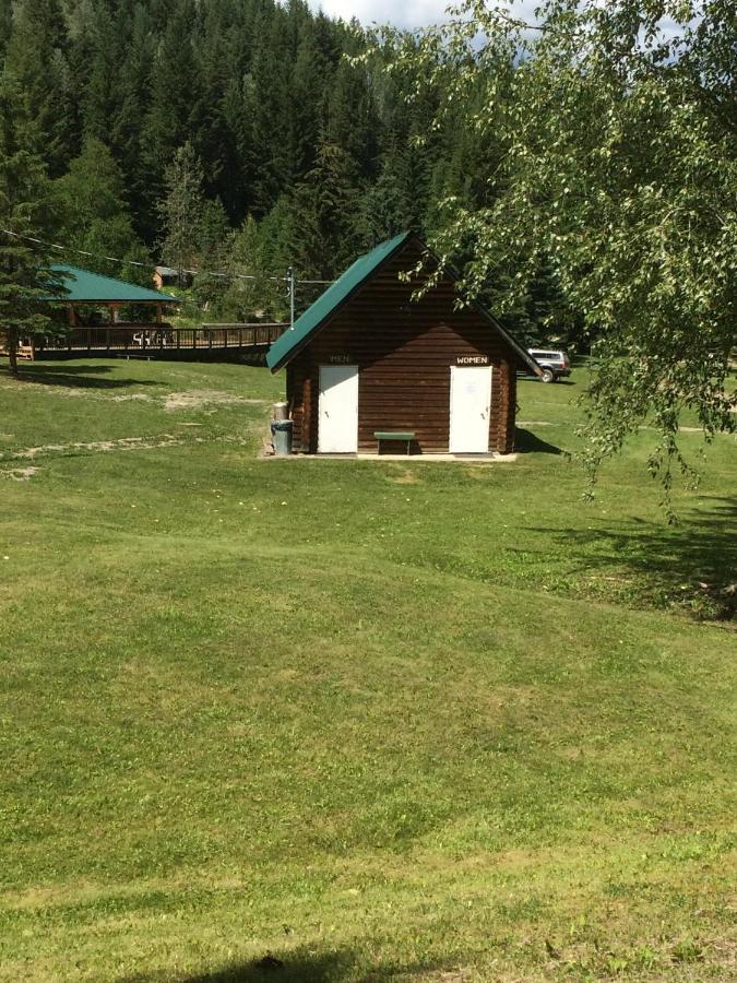 Helmcken Falls Lodge Cabin Rooms And Rv Park Клируотер Экстерьер фото