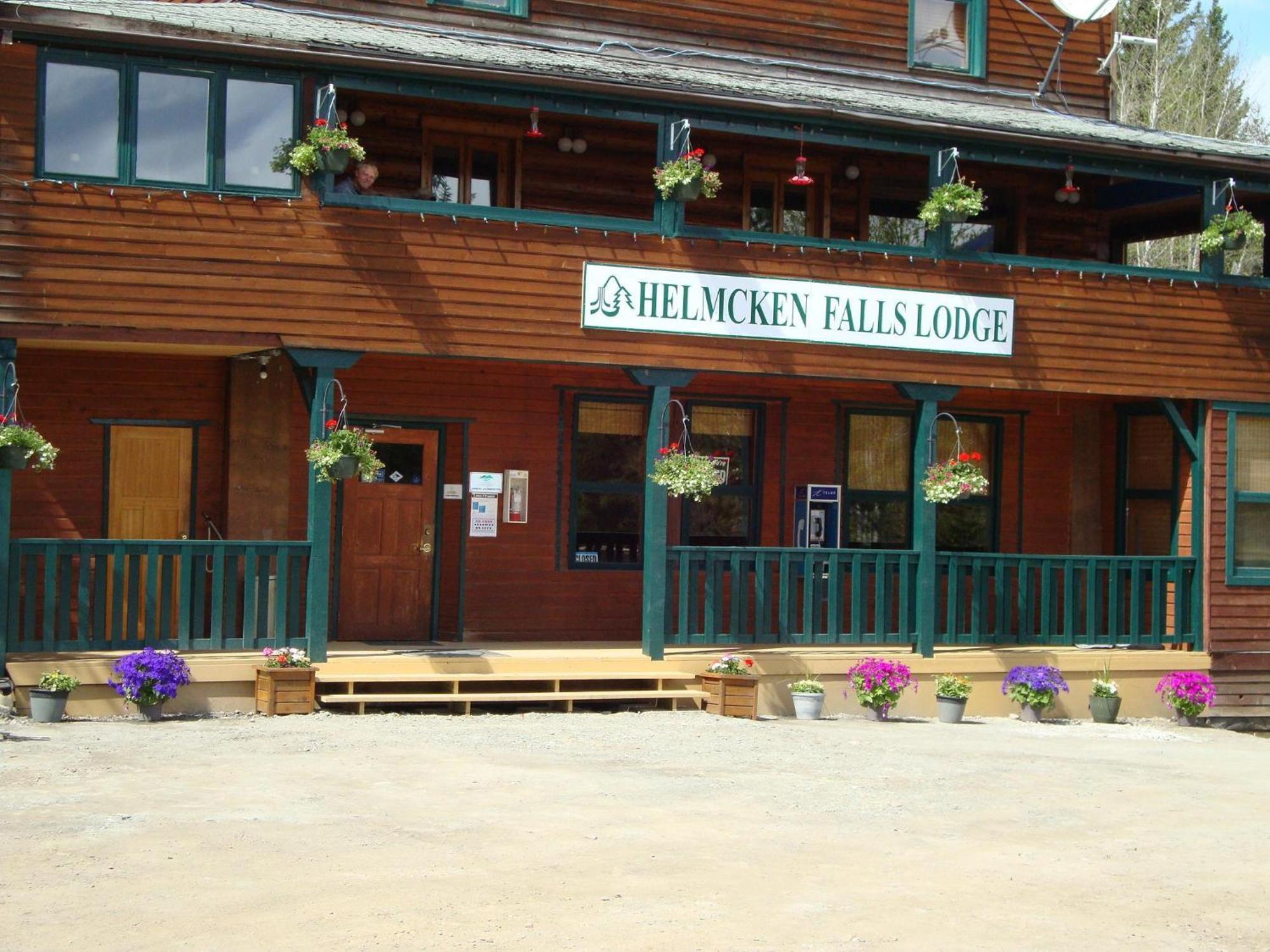Helmcken Falls Lodge Cabin Rooms And Rv Park Клируотер Экстерьер фото