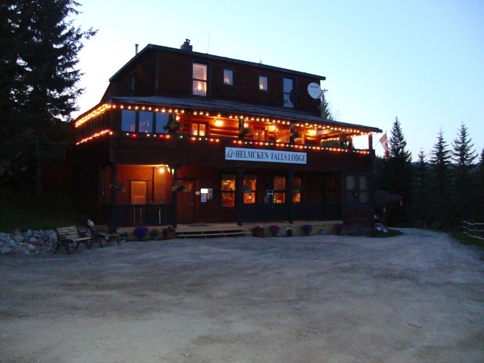 Helmcken Falls Lodge Cabin Rooms And Rv Park Клируотер Экстерьер фото