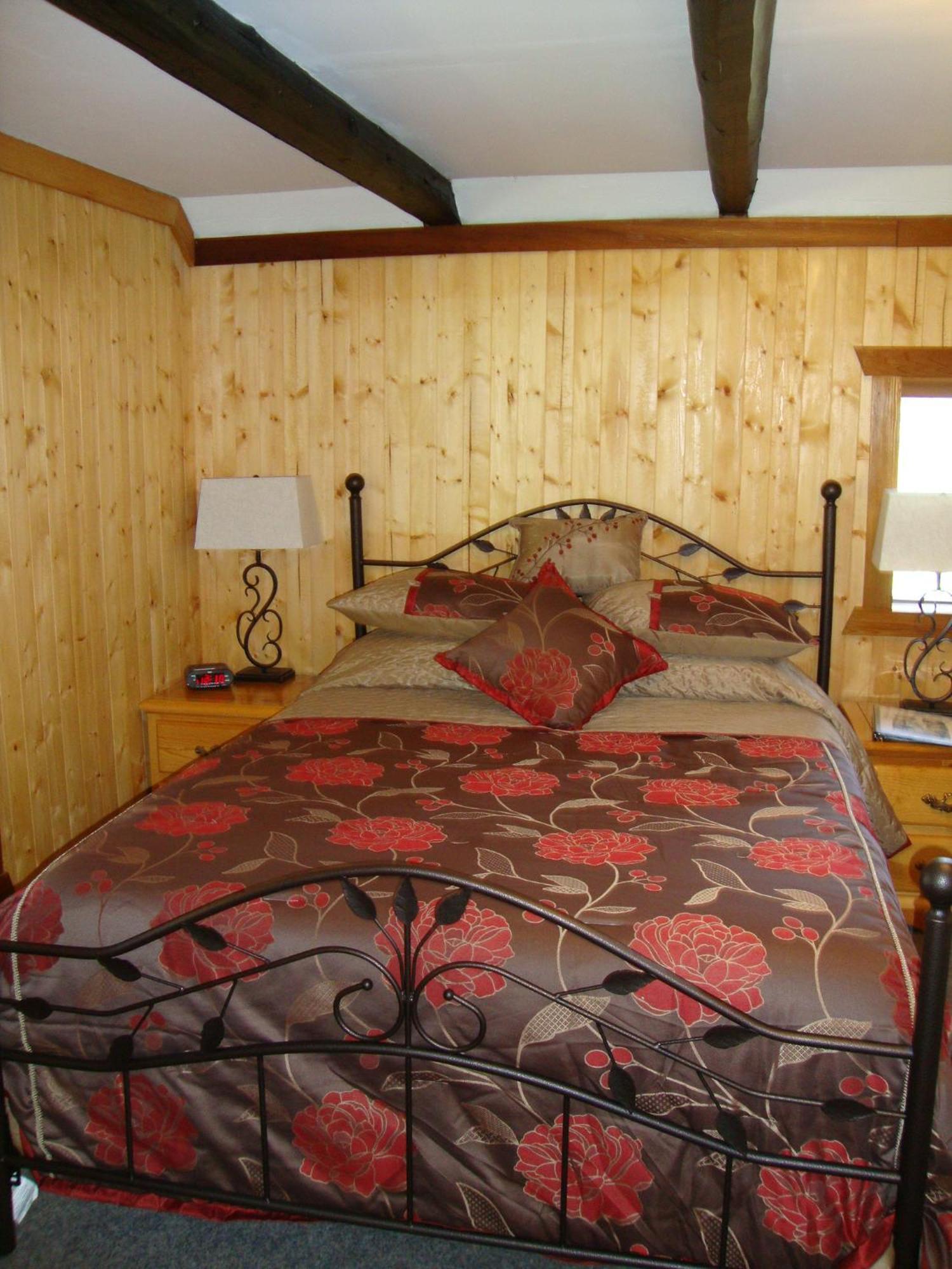 Helmcken Falls Lodge Cabin Rooms And Rv Park Клируотер Экстерьер фото