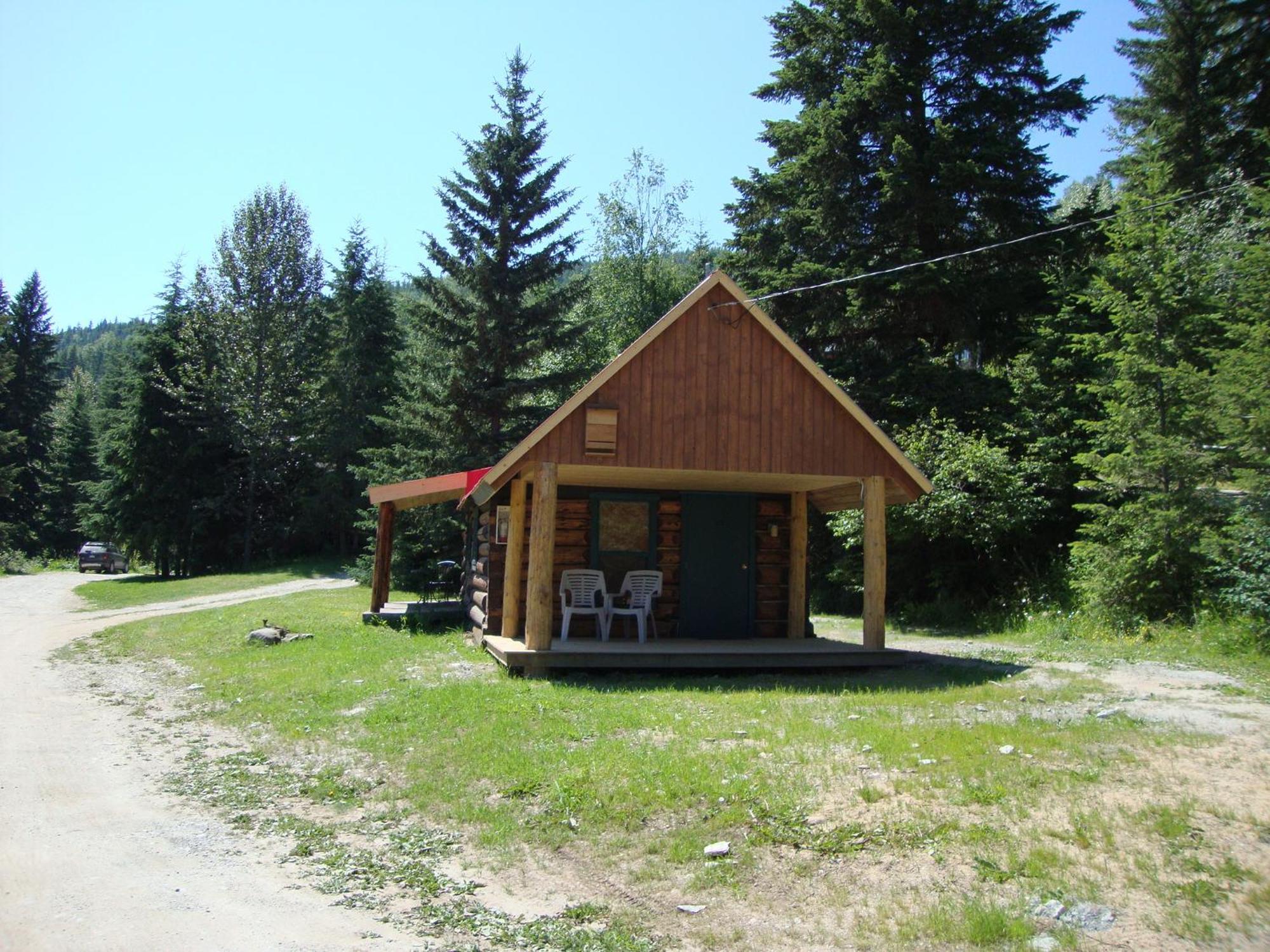 Helmcken Falls Lodge Cabin Rooms And Rv Park Клируотер Экстерьер фото