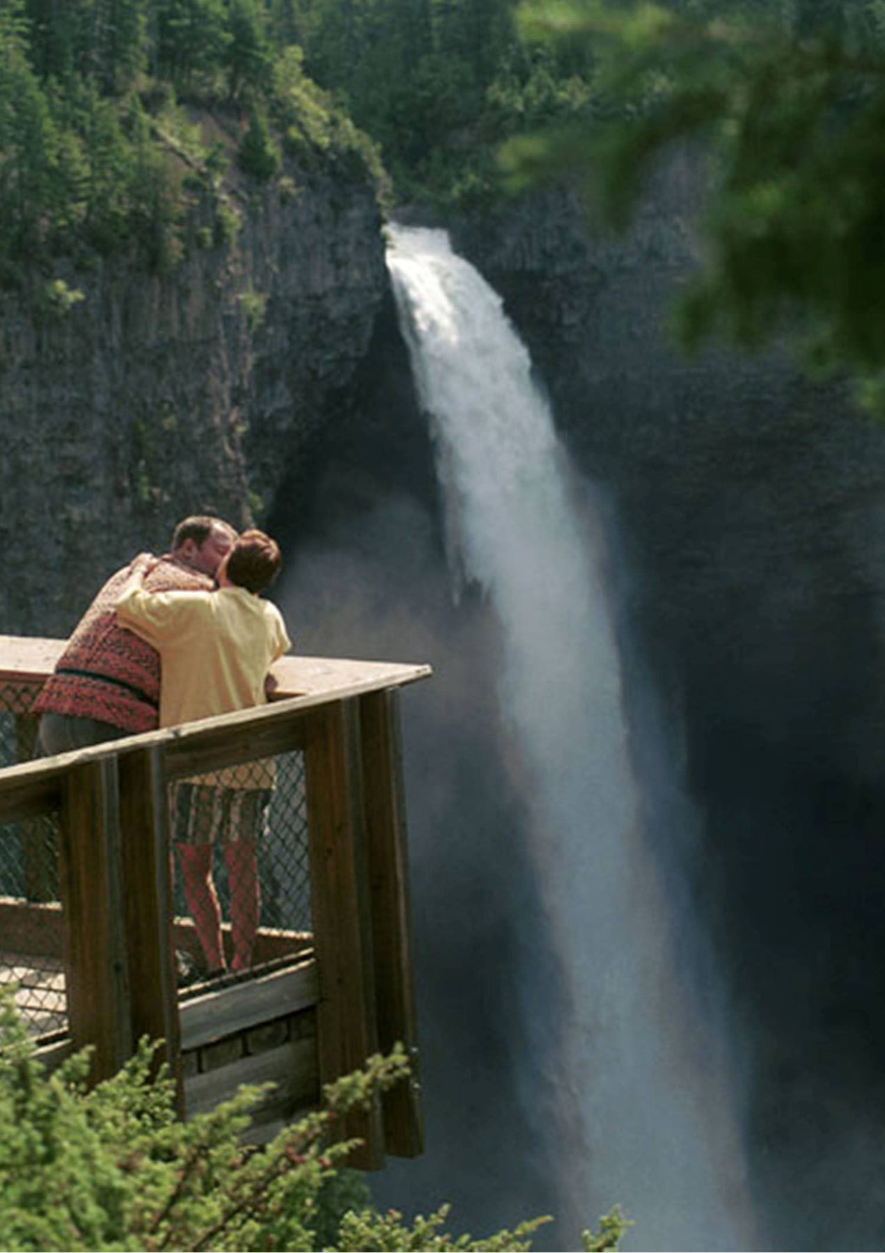 Helmcken Falls Lodge Cabin Rooms And Rv Park Клируотер Экстерьер фото