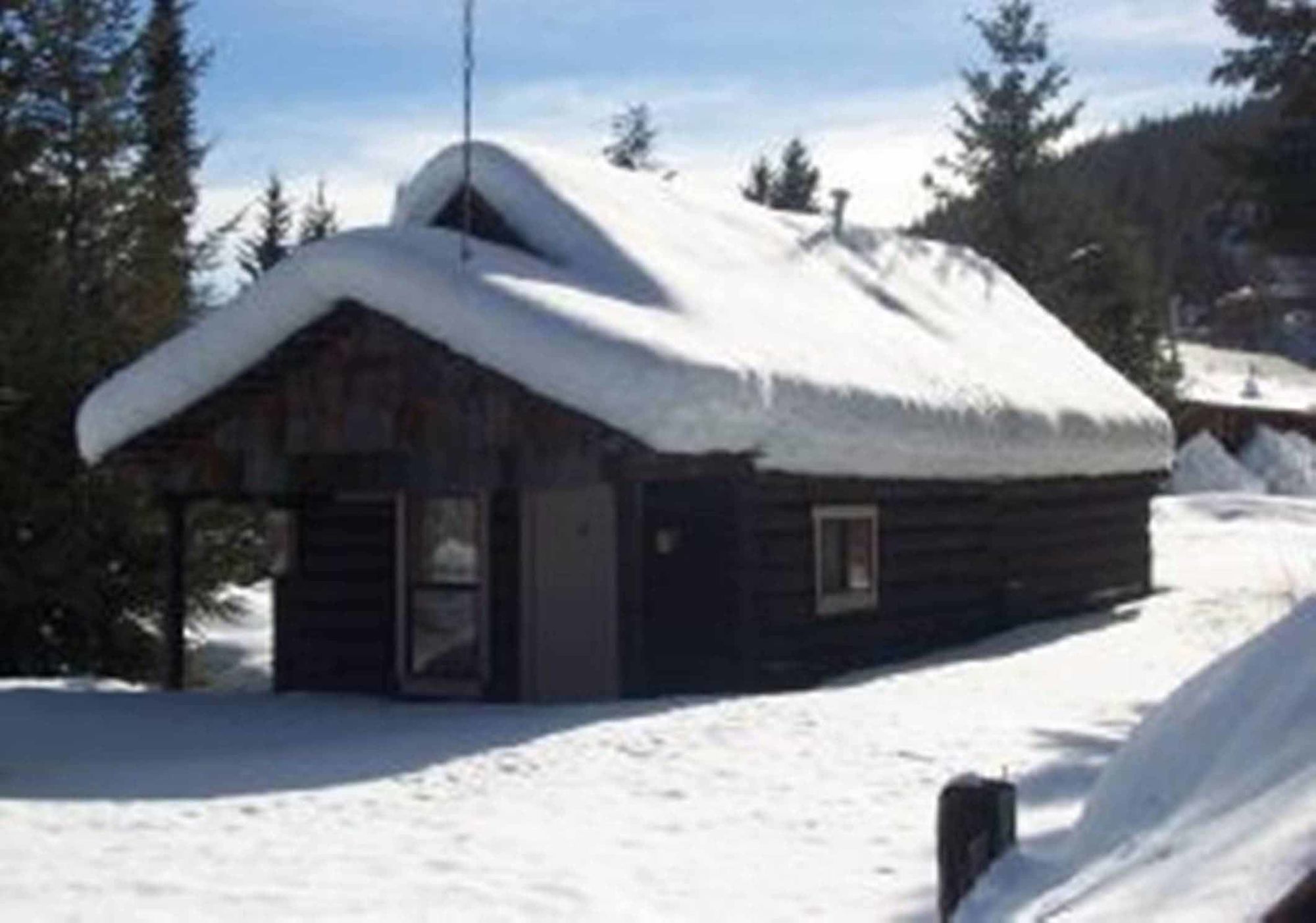 Helmcken Falls Lodge Cabin Rooms And Rv Park Клируотер Экстерьер фото