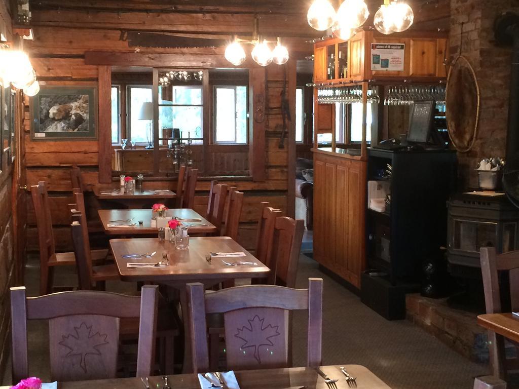 Helmcken Falls Lodge Cabin Rooms And Rv Park Клируотер Экстерьер фото